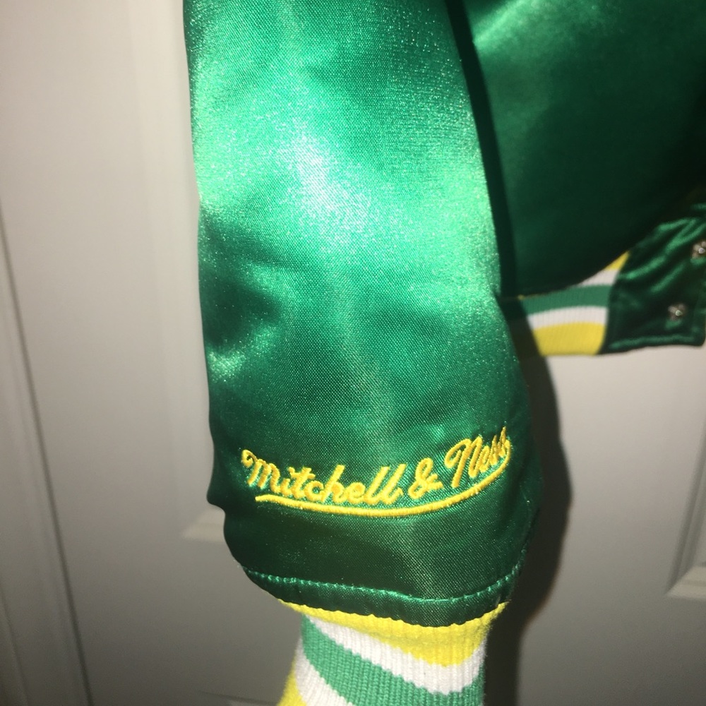 Authentic Mitchell & Ness Seattle Supersonics Thr… - image 5